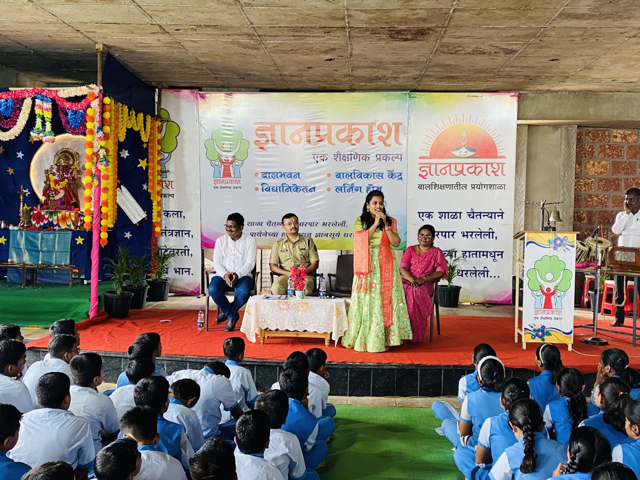 Gallery Academics — Primary reading circle