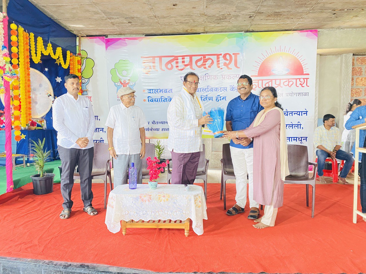 Gallery Academics — Art and craft session